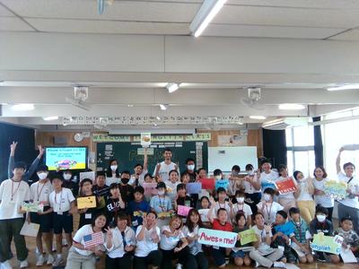富岡市内の小中学校に勤務する15名のALTが来校し、夏休みのスペシャルイベントを開催しました。